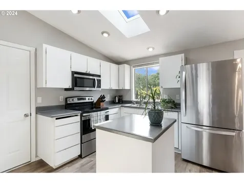 9942 Sw 37th Avenue Portland OR 97219