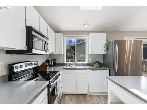 9942 Sw 37th Avenue Portland OR 97219