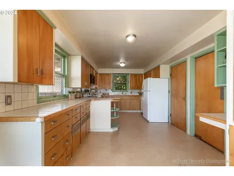 4007 Se Long Street Portland OR 97202