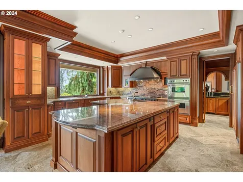 27050 SW Petes Mountain Road West Linn OR 97068