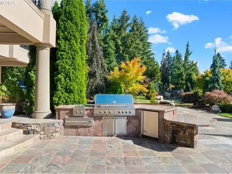 27050 SW Petes Mountain Road West Linn OR 97068
