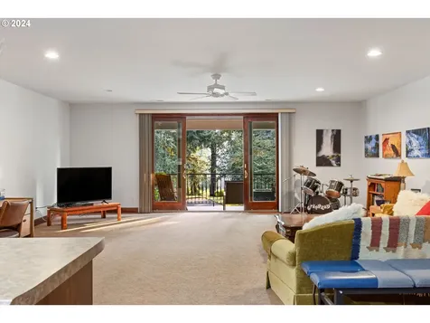 27050 SW Petes Mountain Road West Linn OR 97068