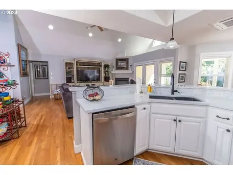 118 Shoreline Drive Florence OR 97439