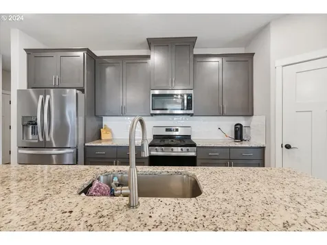 5038 Constellation Avenue NE Salem OR 97305