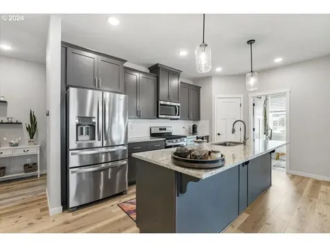 5038 Constellation Avenue NE Salem OR 97305