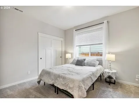 5038 Constellation Avenue NE Salem OR 97305