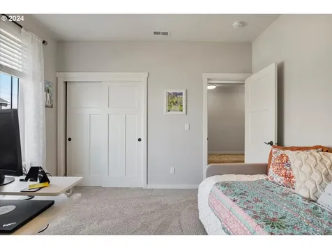 5038 Constellation Avenue NE Salem OR 97305