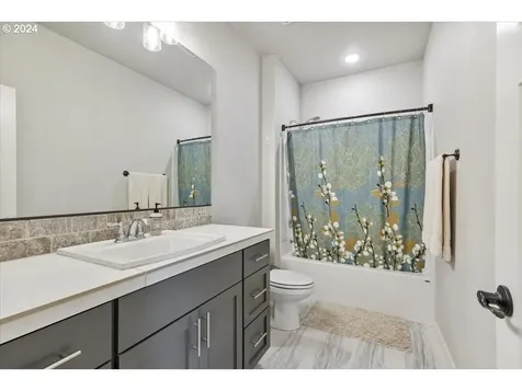 5038 Constellation Avenue NE Salem OR 97305