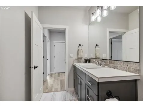 5038 Constellation Avenue NE Salem OR 97305