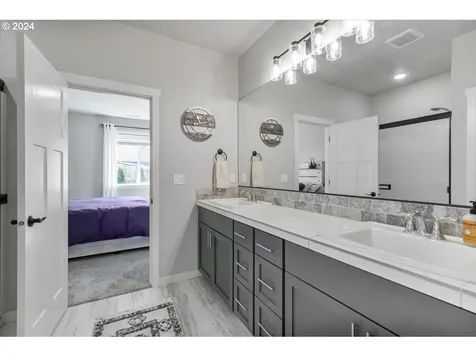 5038 Constellation Avenue NE Salem OR 97305