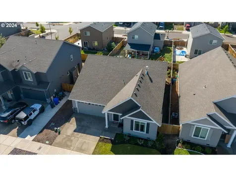 5038 Constellation Avenue NE Salem OR 97305