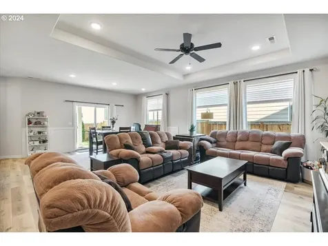 5038 Constellation Avenue NE Salem OR 97305