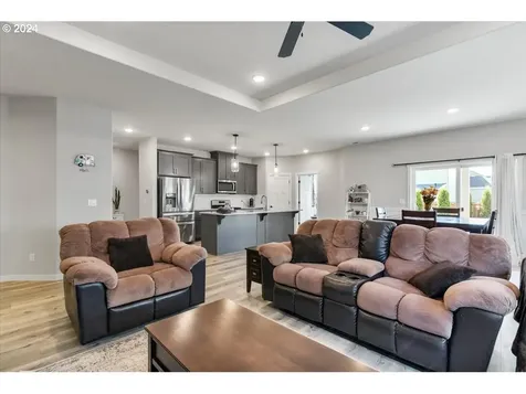 5038 Constellation Avenue NE Salem OR 97305