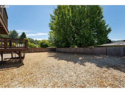 1547 Nw Rachel Avenue Roseburg OR 97471