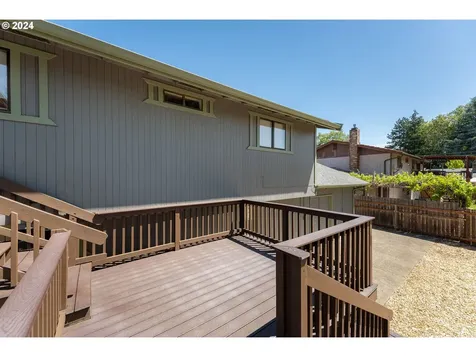 1547 Nw Rachel Avenue Roseburg OR 97471