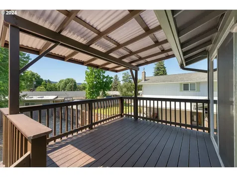 1547 Nw Rachel Avenue Roseburg OR 97471