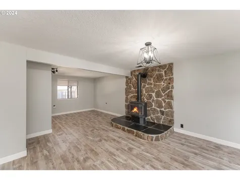1547 Nw Rachel Avenue Roseburg OR 97471