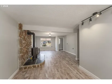 1547 Nw Rachel Avenue Roseburg OR 97471