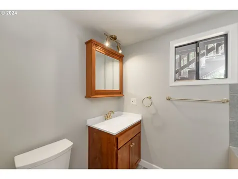 1547 Nw Rachel Avenue Roseburg OR 97471