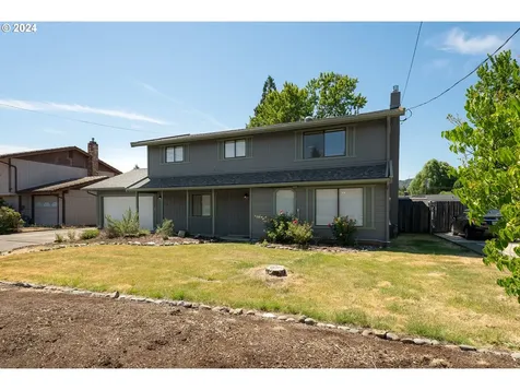1547 Nw Rachel Avenue Roseburg OR 97471