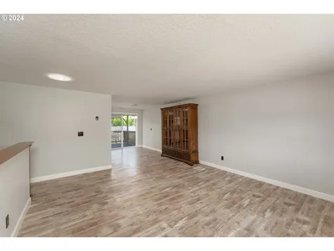 1547 Nw Rachel Avenue Roseburg OR 97471