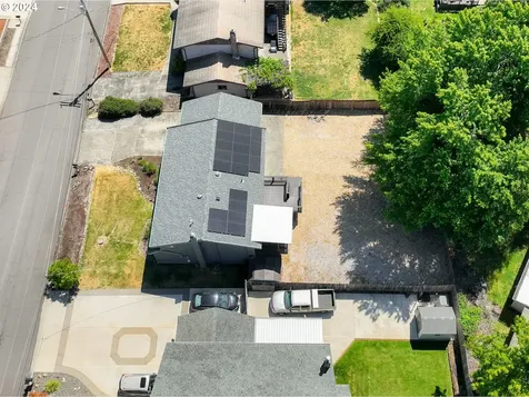 1547 Nw Rachel Avenue Roseburg OR 97471