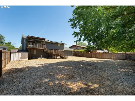 1547 Nw Rachel Avenue Roseburg OR 97471