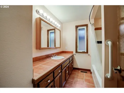 2204 Se 106th Avenue Vancouver WA 98664