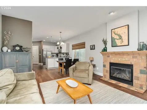 2541 N Halleck Street Portland OR 97217
