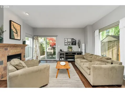 2541 N Halleck Street Portland OR 97217
