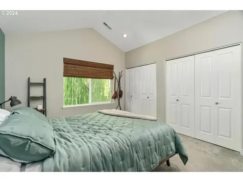 2541 N Halleck Street Portland OR 97217