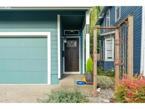 2541 N Halleck Street Portland OR 97217