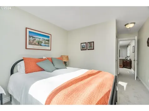 2541 N Halleck Street Portland OR 97217