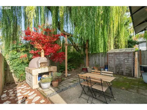 2541 N Halleck Street Portland OR 97217