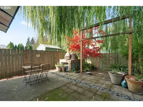 2541 N Halleck Street Portland OR 97217