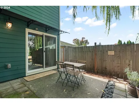 2541 N Halleck Street Portland OR 97217