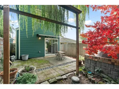 2541 N Halleck Street Portland OR 97217