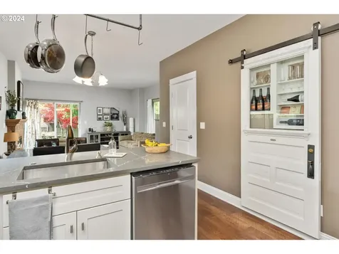 2541 N Halleck Street Portland OR 97217