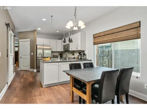 2541 N Halleck Street Portland OR 97217