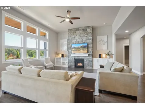 1701 S Nighthawk Road Ridgefield WA 98642