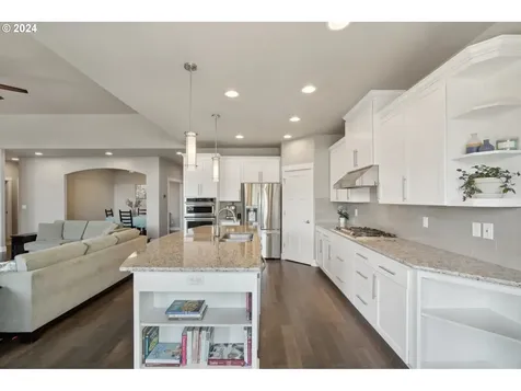 1701 S Nighthawk Road Ridgefield WA 98642