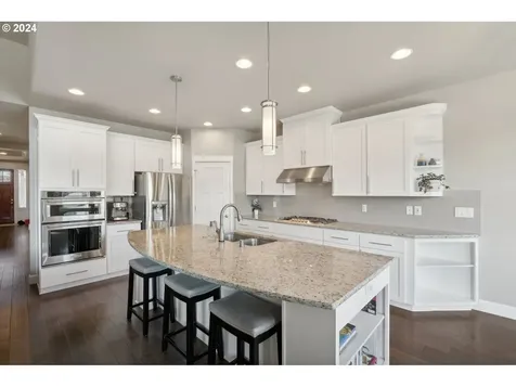 1701 S Nighthawk Road Ridgefield WA 98642