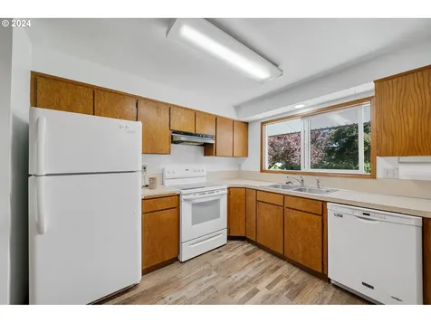 3605 Hawthorne Lane Tillamook OR 97141