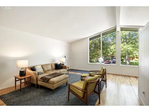 4626 Sw 53rd Avenue Portland OR 97221