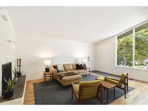 4626 Sw 53rd Avenue Portland OR 97221