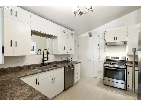 4626 Sw 53rd Avenue Portland OR 97221