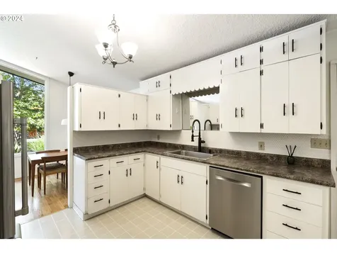 4626 Sw 53rd Avenue Portland OR 97221