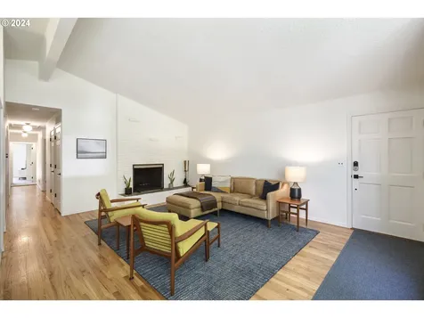 4626 Sw 53rd Avenue Portland OR 97221