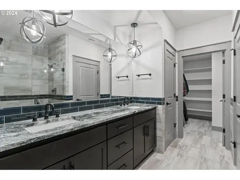 2102 Nw 71st Street Vancouver WA 98665