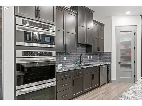 2102 Nw 71st Street Vancouver WA 98665
